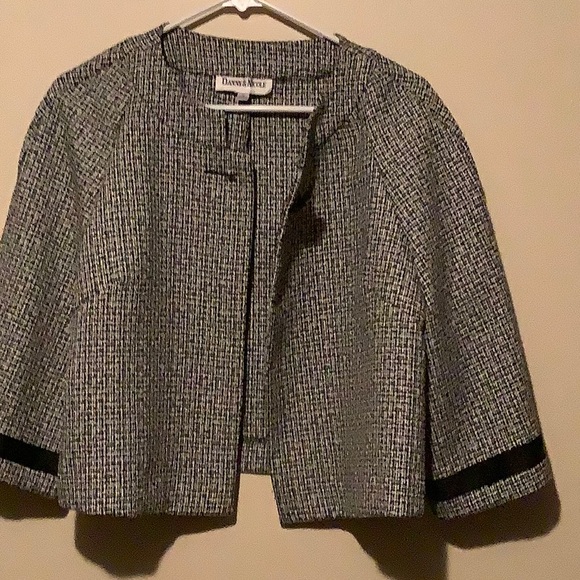 Blazer - Picture 7 of 7